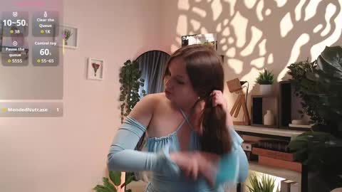 Snapshot of juliette_junson chatting on May 12, 12:35 pm Julie online show from May 12, 12:35 pm