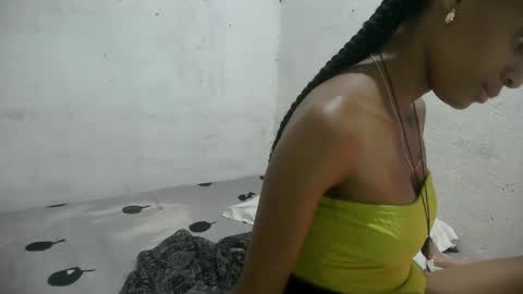 juliexexy online show from October 2, 3:46 am