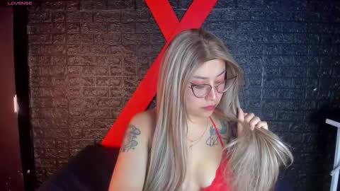 Snapshot of juliexxxtasy chatting on November 27, 12:18 pm Julieta online show from November 27, 12:18 pm