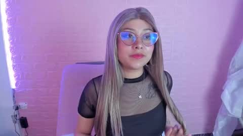 Snapshot of juliexxxtasy chatting on November 28, 11:24 am Julieta online show from November 28, 11:24 am