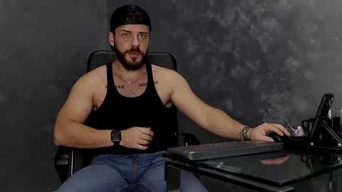 Snapshot of juliusmasters chatting on October 31, 9:16 pm JULiUS online show from October 31, 9:16 pm