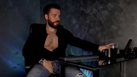 Snapshot of juliusmasters chatting on November 4, 7:02 pm JULiUS online show from November 4, 7:02 pm