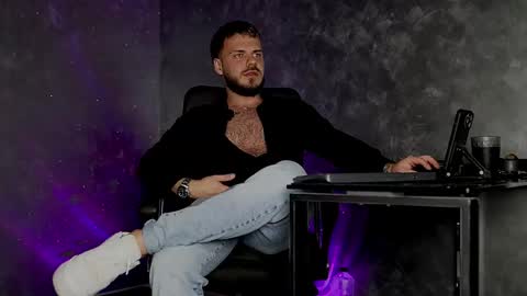 Snapshot of juliusmasters chatting on November 16, 6:57 pm JULiUS online show from November 16, 6:57 pm