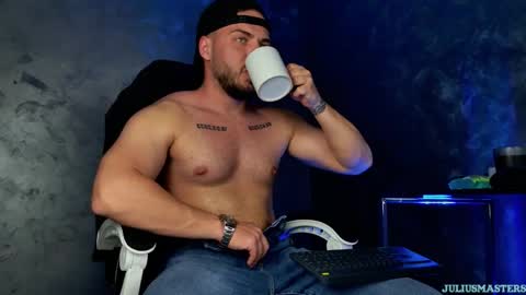 JULiUS   online show from March 26, 8:25 pm