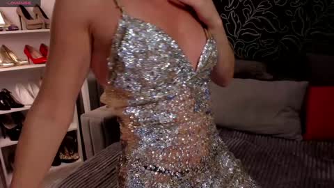Snapshot of jullia_moor chatting on December 4, 4:21 am jullia_moor online show from December 4, 4:21 am