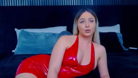 Snapshot of julliamilerrr chatting on November 25, 2:39 pm Julia online show from November 25, 2:39 pm