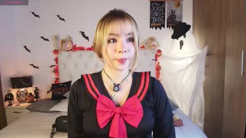 jullianapriv_ online show from October 8, 2:36 pm