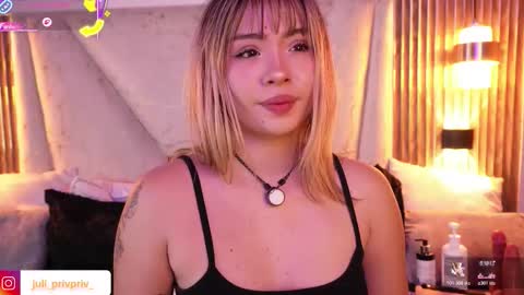 jullianapriv_ online show from March 19, 2:54 pm