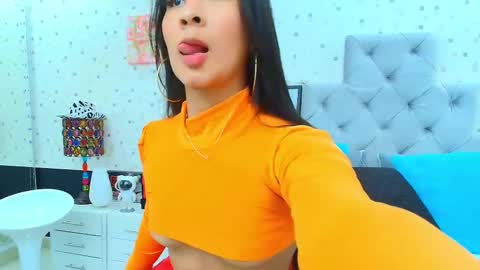 Julieta Reyes   online show from February 10, 11:46 am