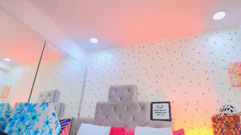 Julieta Reyes   online show from September 22, 11:45 am