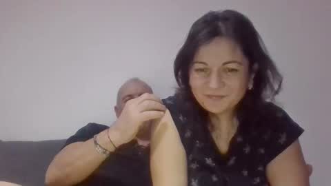 Snapshot of jully_caitlyn chatting on December 3, 1:35 am Caitlyn online show from December 3, 1:35 am