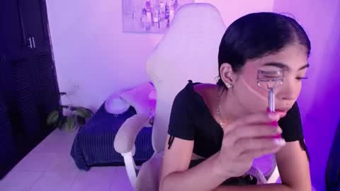 Snapshot of jully_dreams chatting on May 16, 4:17 pm July online show from May 16, 4:17 pm