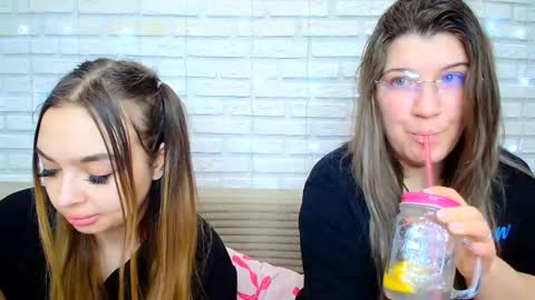 Snapshot of jullymood chatting on February 8, 1:42 am DoubleCherry online show from February 8, 1:42 am