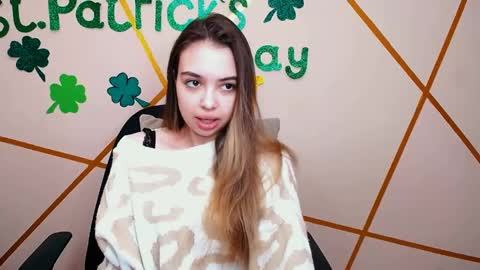 Snapshot of jullymood chatting on March 18, 6:49 am DoubleCherry online show from March 18, 6:49 am