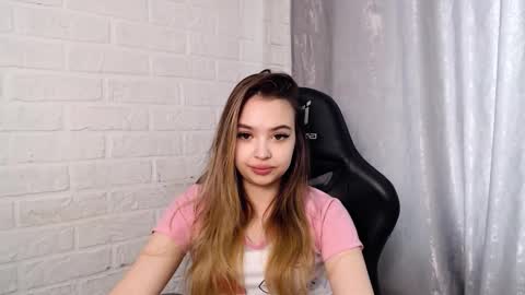 Snapshot of jullymood chatting on March 20, 9:36 am DoubleCherry online show from March 20, 9:36 am