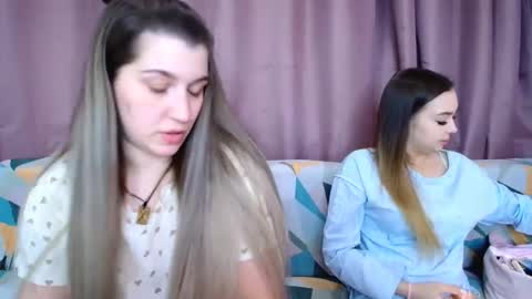 Snapshot of jullymood chatting on April 4, 5:32 pm DoubleCherry online show from April 4, 5:32 pm