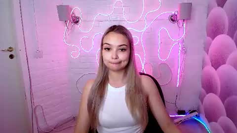 Snapshot of jullymood chatting on August 5, 2:03 am DoubleCherry online show from August 5, 2:03 am