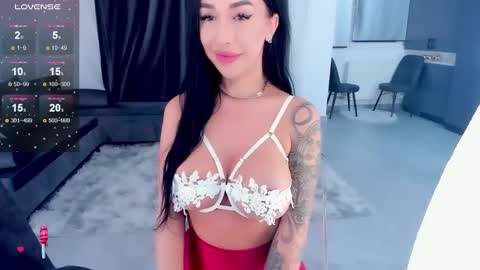 Snapshot of julya_hott chatting on December 13, 9:30 pm julya online show from December 13, 9:30 pm