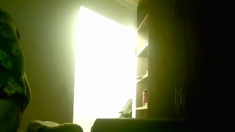 Snapshot of juneandmia chatting on February 25, 7:52 am Mia online show from February 25, 7:52 am