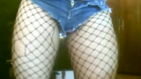 Snapshot of juneandmia chatting on February 15, 12:40 am Mia online show from February 15, 12:40 am