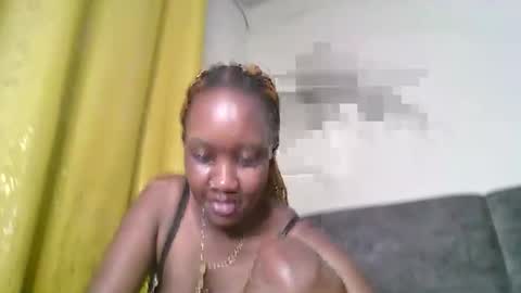 queen online show from April 3, 7:12 pm