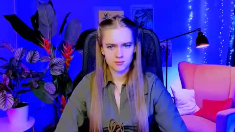 junewoods online show from March 3, 7:03 am