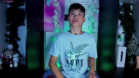 Snapshot of juniior0_0 chatting on February 6, 12:33 am Junior online show from February 6, 12:33 am