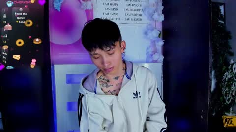 Snapshot of juniior0_0 chatting on February 13, 12:13 am Junior online show from February 13, 12:13 am