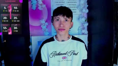 Snapshot of juniior0_0 chatting on February 18, 8:25 pm Junior online show from February 18, 8:25 pm