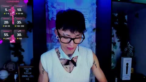 Snapshot of juniior0_0 chatting on February 19, 10:42 pm Junior online show from February 19, 10:42 pm