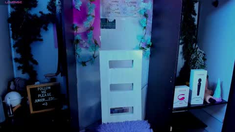Snapshot of juniior0_0 chatting on March 10, 8:56 pm Junior online show from March 10, 8:56 pm