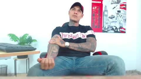 Snapshot of juniior_333 chatting on November 25, 9:37 pm juniior_333 online show from November 25, 9:37 pm