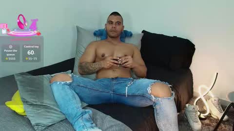 junniormontaner online show from February 22, 1:29 am