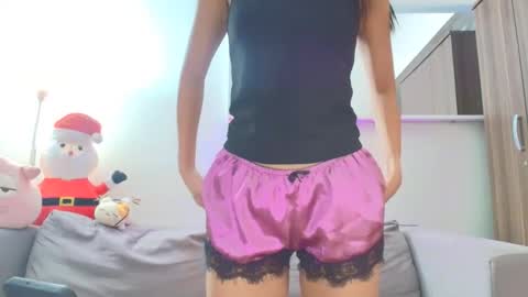 junovaughn online show from December 18, 12:38 am