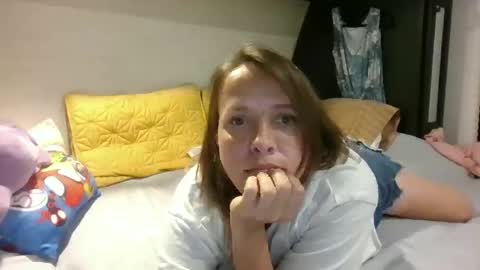 Snapshot of jussnobodybutme chatting on April 12, 11:54 pm CamperGirl online show from April 12, 11:54 pm