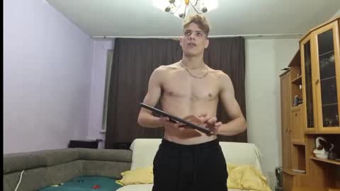 Snapshot of just_alexx12 chatting on December 17, 8:32 pm just_alexx12 online show from December 17, 8:32 pm