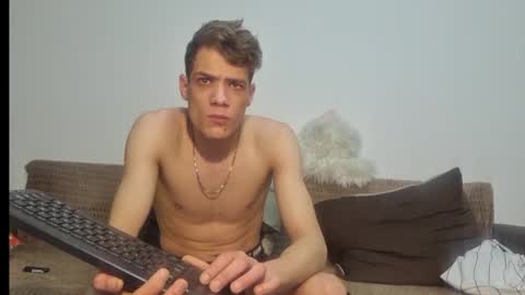 Snapshot of just_alexx12 chatting on December 29, 12:41 am just_alexx12 online show from December 29, 12:41 am