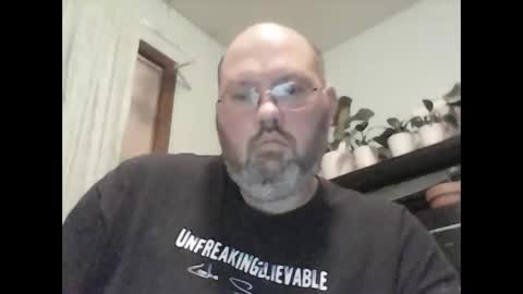 just_hangin_around online show from December 1, 5:01 am