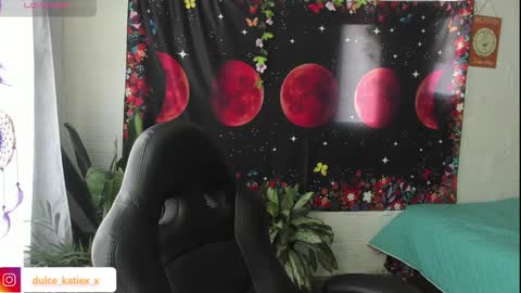 Snapshot of just_katiex chatting on January 8, 9:23 pm Sofia online show from January 8, 9:23 pm