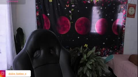 Snapshot of just_katiex chatting on January 16, 10:12 pm Sofia online show from January 16, 10:12 pm