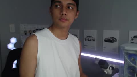 Snapshot of justagamerxxx chatting on November 19, 7:58 pm Rhys online show from November 19, 7:58 pm