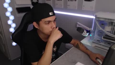 Snapshot of justagamerxxx chatting on November 21, 12:15 pm Rhys online show from November 21, 12:15 pm