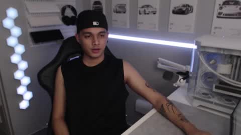 Snapshot of justagamerxxx chatting on December 4, 7:11 pm Rhys online show from December 4, 7:11 pm