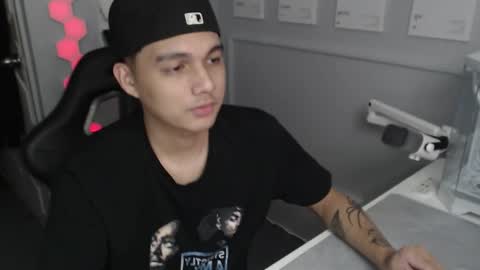 Snapshot of justagamerxxx chatting on December 13, 7:53 pm Rhys online show from December 13, 7:53 pm