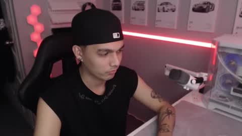 Snapshot of justagamerxxx chatting on December 14, 10:03 pm Rhys online show from December 14, 10:03 pm