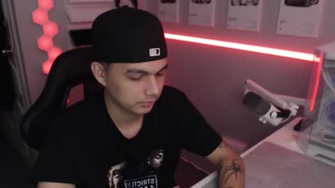 Snapshot of justagamerxxx chatting on December 15, 10:58 pm Rhys online show from December 15, 10:58 pm