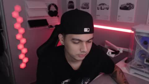 Snapshot of justagamerxxx chatting on December 20, 1:12 am Rhys online show from December 20, 1:12 am