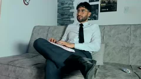 Snapshot of justdavid_ chatting on March 2, 9:43 pm David online show from March 2, 9:43 pm