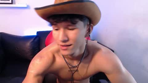 JUSTIN ANDREW online show from October 31, 9:05 pm