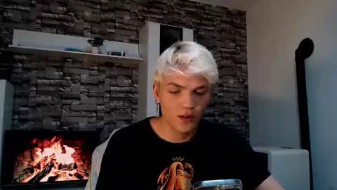 Snapshot of justin_cutie chatting on November 4, 7:13 pm U bf Justin online show from November 4, 7:13 pm